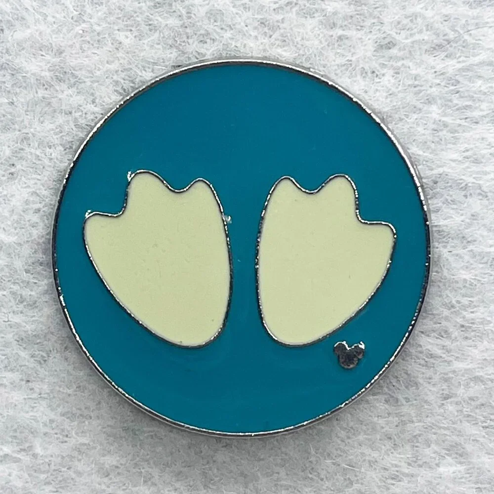 🔮 5/$25 Disney Donald Duck Footprint Pin